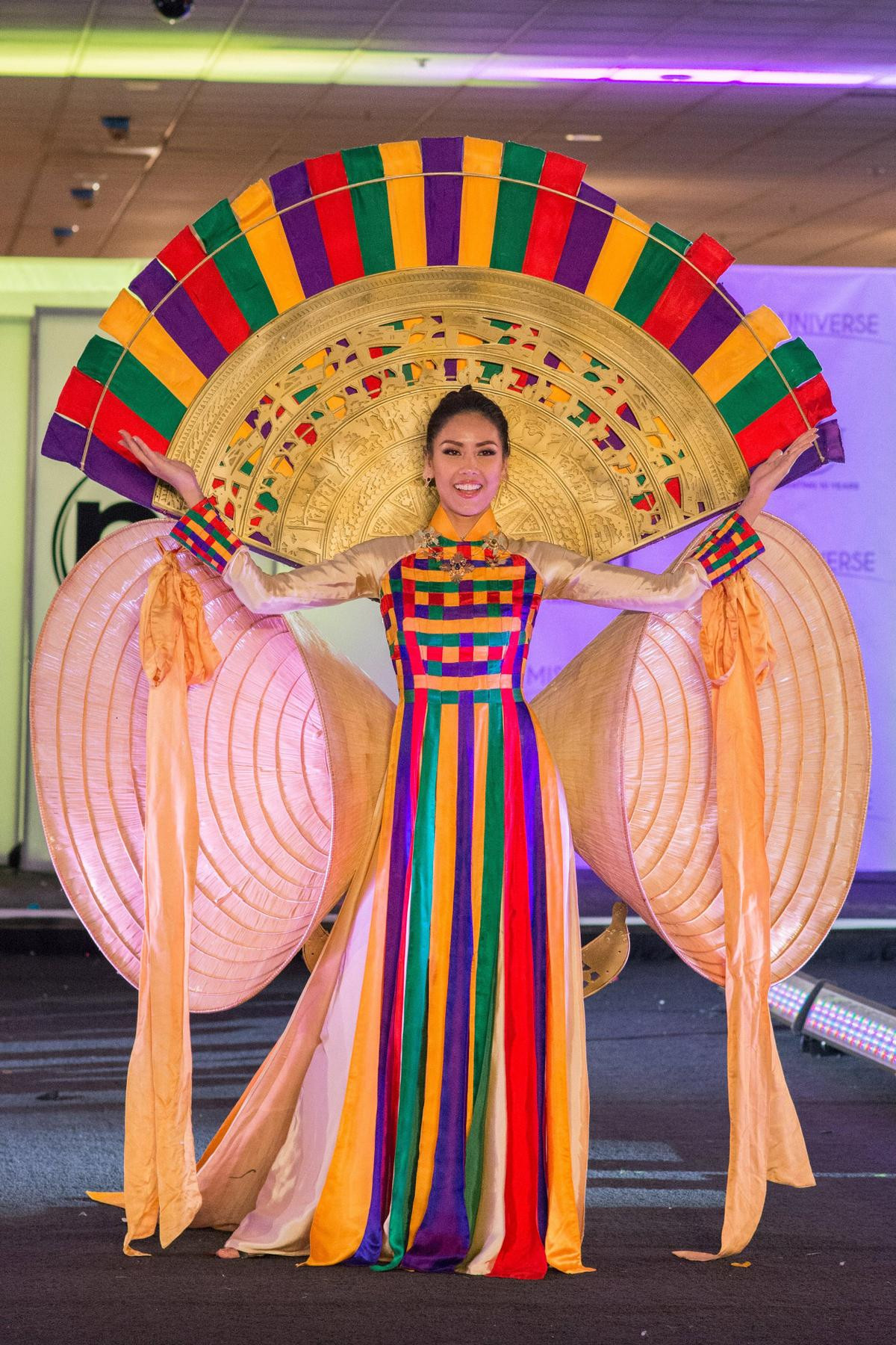 Khả Trang - Thúy Vân - Tường San - Hoài Sa quyền lực với National Costume Nữ thần phương Đông Ảnh 15